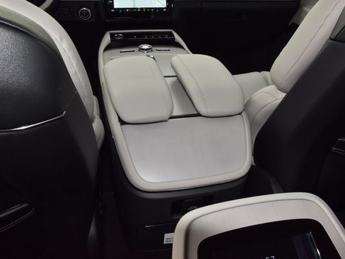 New 2026 Lincoln Navigator Reserve AWD/4WD image 19