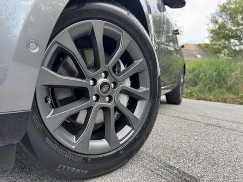 Used 2023 Land Rover Range Rover SE image 2