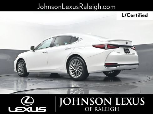 Certified 2022 Lexus ES 300h Ultra Luxury w/ Accessory Package 2 FWD image 18