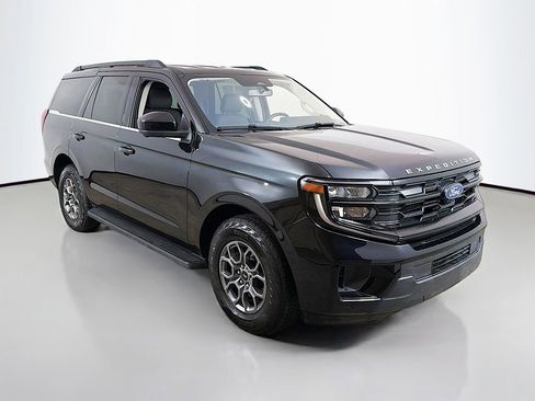 Used 2025 Ford Expedition Active AWD/4WD image 2