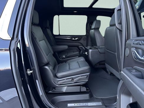 Used 2022 GMC Yukon XL Denali image 35