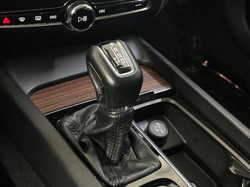 Used 2021 Volvo S60 T5 Momentum image 18