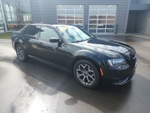 Used 2018 Chrysler 300 S image 3