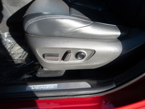 Used 2021 Toyota Venza Limited w/ Advanced Technology Package image 12