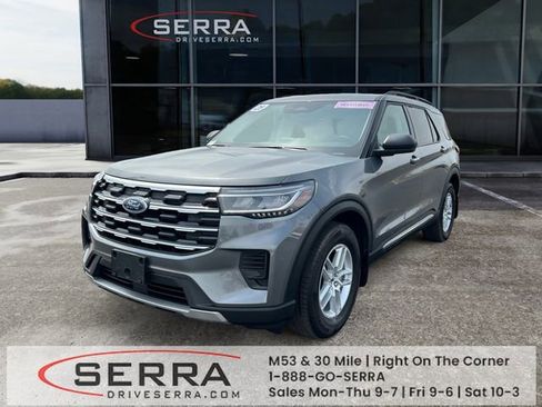 Used 2025 Ford Explorer Active AWD/4WD image 1