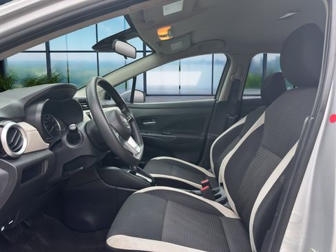 Used 2021 Nissan Versa SV image 9