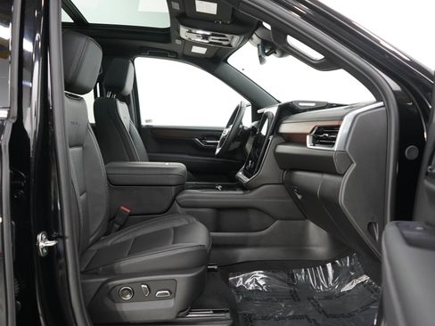 Used 2025 GMC Yukon Denali w/ Sun & Power Step Package AWD/4WD image 11