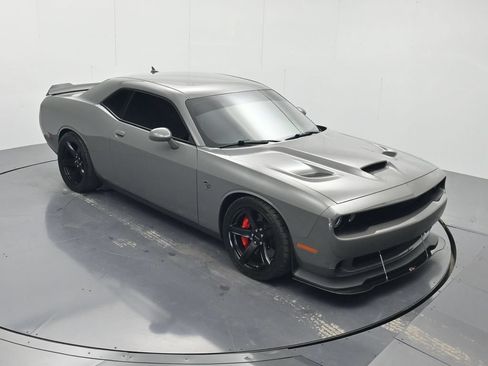 Used 2017 Dodge Challenger SRT Hellcat RWD image 31