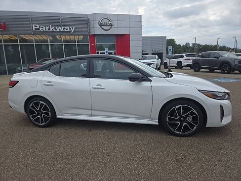 New 2025 Nissan Sentra SR w/ SR Premium Package image 8