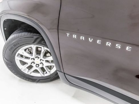 Used 2021 Chevrolet Traverse LT FWD image 11