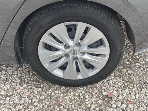 Used 2025 Nissan Sentra S FWD image 30