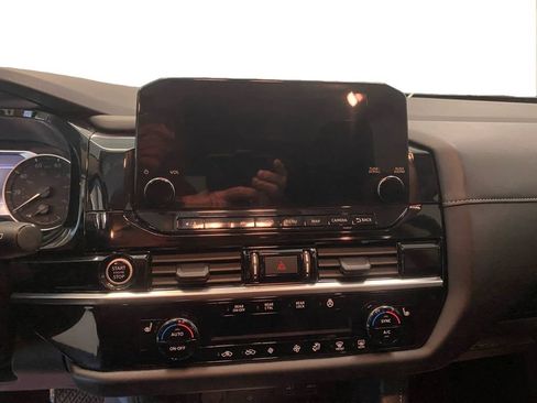 Used 2024 Nissan Pathfinder SL AWD/4WD image 11