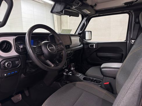 Used 2024 Jeep Wrangler Unlimited AWD/4WD image 6