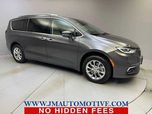 Used 2021 Chrysler Pacifica Touring-L image 7