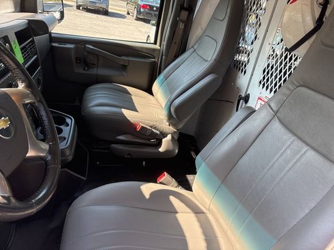 Used 2018 Chevrolet Express 2500 w/ Driver Convenience Package RWD image 19