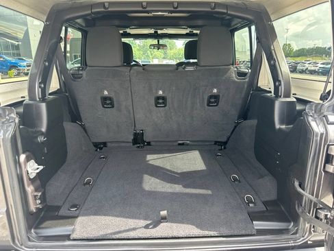 Used 2021 Jeep Wrangler Unlimited Sahara AWD/4WD image 7