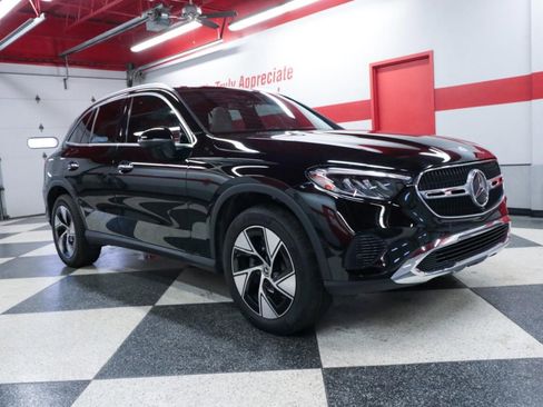 Used 2024 Mercedes-Benz GLC 300 4MATIC image 2