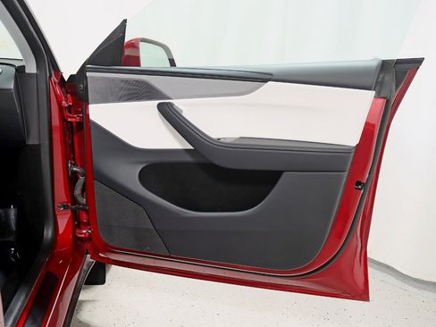 Used 2026 Tesla Model Y AWD image 35