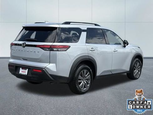 Used 2024 Nissan Pathfinder SV FWD image 3