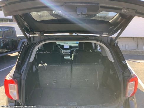 Used 2020 Ford Explorer XLT w/ Equipment Group 202A image 17
