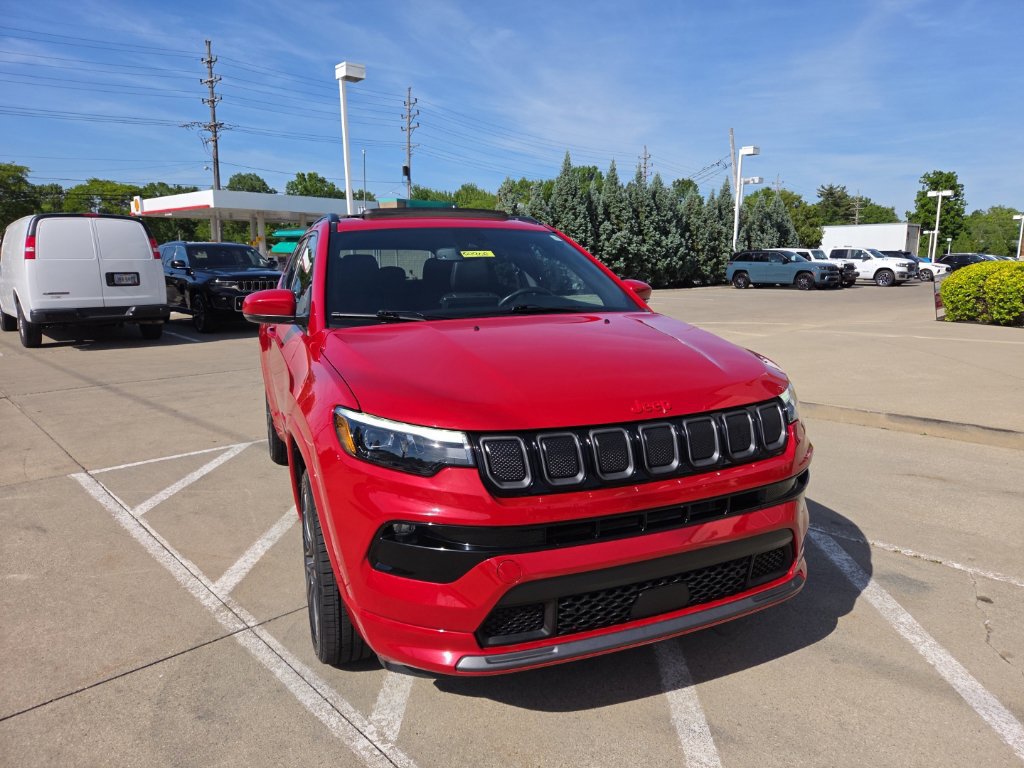 Certified 2022 Jeep Compass Limited w/ (RED) Package AWD/4WD image 4