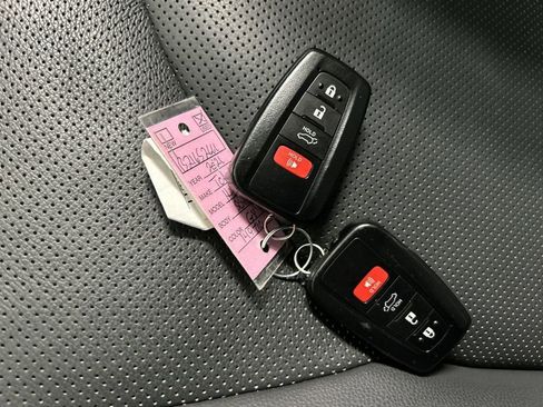 Used 2021 Toyota Highlander Platinum image 12