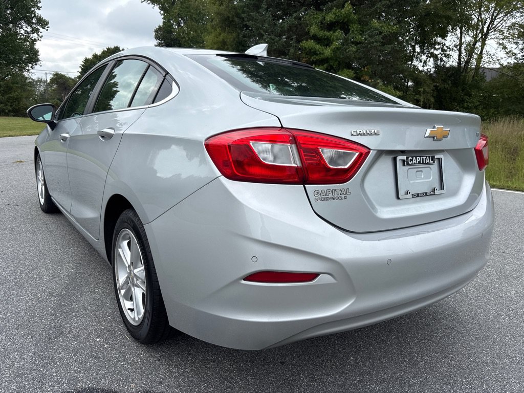 Used 2016 Chevrolet Cruze LT w/ Convenience Package FWD image 3