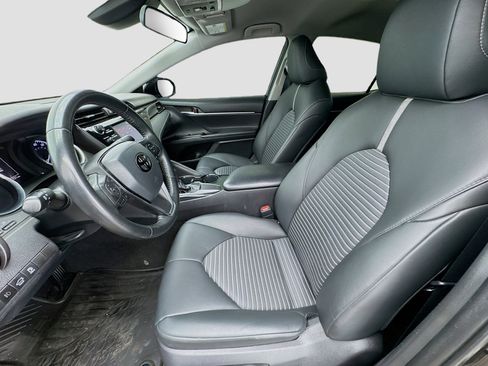 Used 2019 Toyota Camry SE FWD image 13