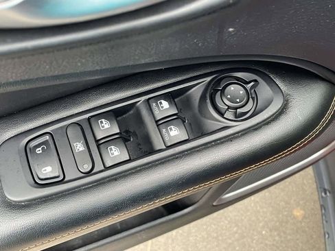 Used 2018 Jeep Compass Limited image 22