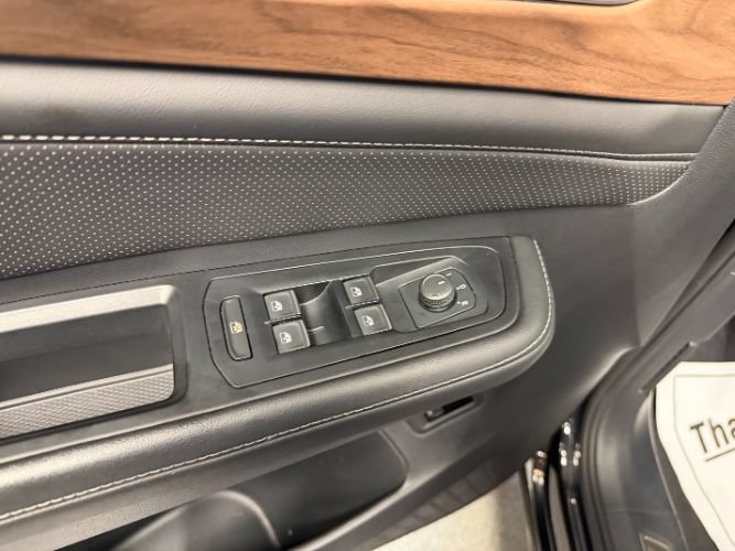 Used 2025 Volkswagen Atlas SE FWD image 11