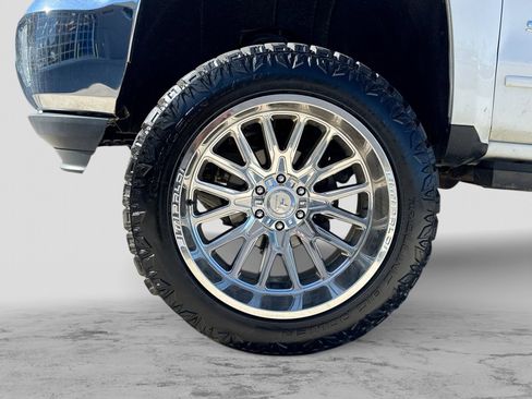 Used 2018 Chevrolet Silverado 1500 LT w/ All Star Edition AWD/4WD image 17