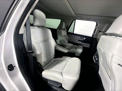 Used 2025 Ford Expedition Platinum w/ Driver's Package AWD/4WD image 27