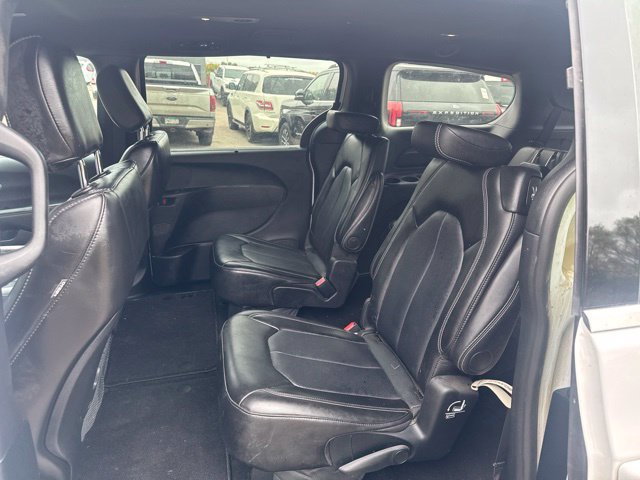 Used 2025 Chrysler Pacifica Select FWD image 14