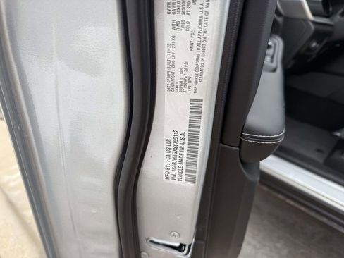 New 2025 Jeep Grand Cherokee Altitude AWD/4WD image 35