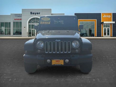 Used 2017 Jeep Wrangler Unlimited Sahara w/ Connectivity Group AWD/4WD image 2