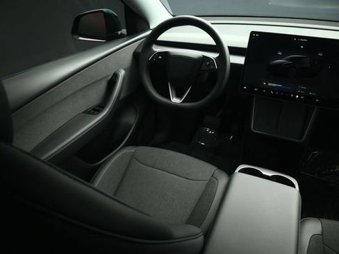 Used 2026 Tesla Model Y 2WD image 46