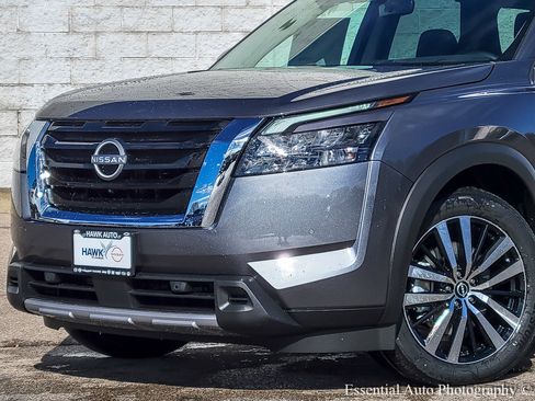 New 2025 Nissan Pathfinder Platinum image 2