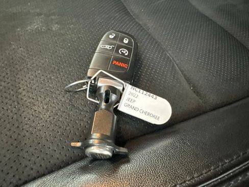 Used 2022 Jeep Grand Cherokee Laredo X AWD/4WD image 27