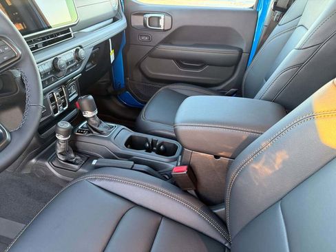 New 2025 Jeep Gladiator Sport image 24