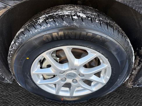 Used 2025 Chrysler Pacifica Select image 11