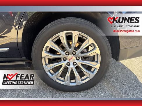 Used 2024 GMC Yukon Denali w/ Denali Reserve Package image 18