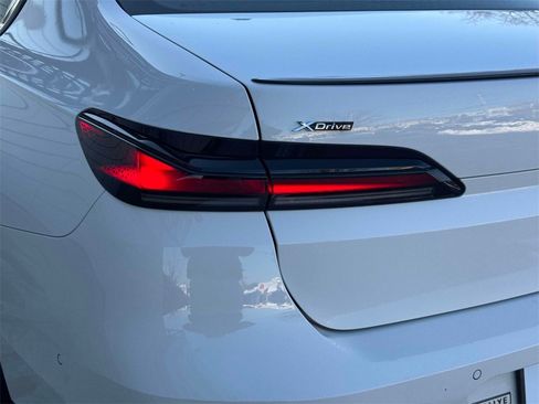 Certified 2025 BMW 750e xDrive w/ Premium Package image 10