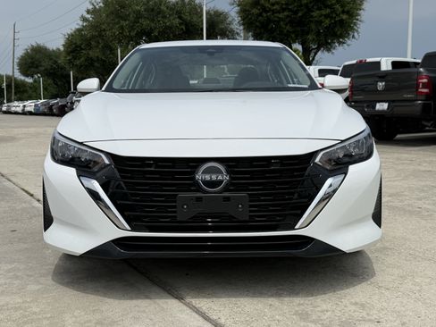 Used 2024 Nissan Sentra SV FWD image 11