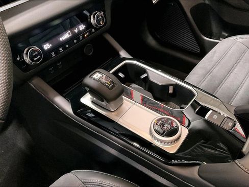 New 2026 Mitsubishi Outlander SE FWD image 8