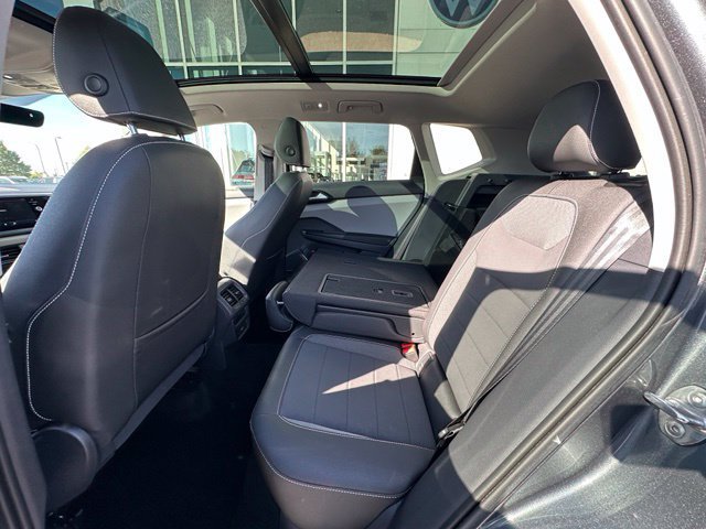 Used 2023 Volkswagen Taos SE w/ Panoramic Sunroof Package AWD/4WD image 28