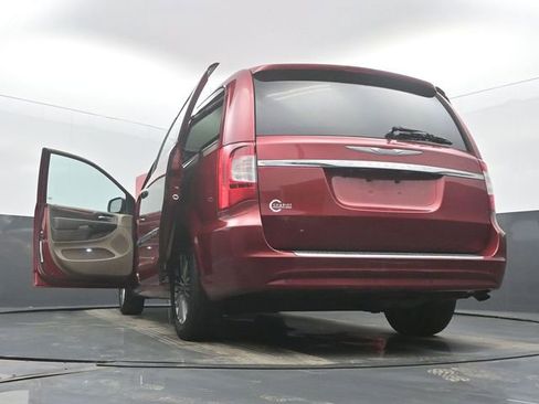 Used 2014 Chrysler Town & Country Touring-L w/ Driver Convenience Group image 60