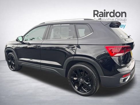Used 2023 Volkswagen Taos SE w/ Panoramic Sunroof Package AWD/4WD image 5