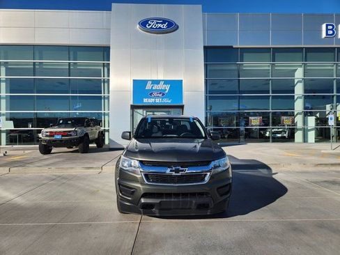 Used 2018 Chevrolet Colorado W/T w/ WT Convenience Package image 2