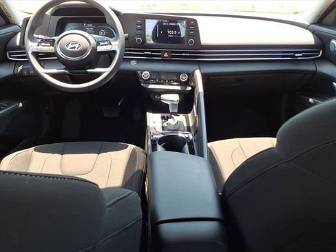 Used 2025 Hyundai Elantra Hybrid FWD image 13