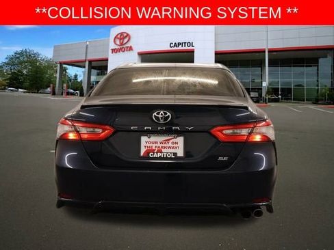 Used 2018 Toyota Camry SE image 4